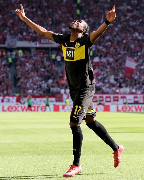 半场：多特1-0弗赖堡，本塞拜尼建功，丘库埃梅卡造险