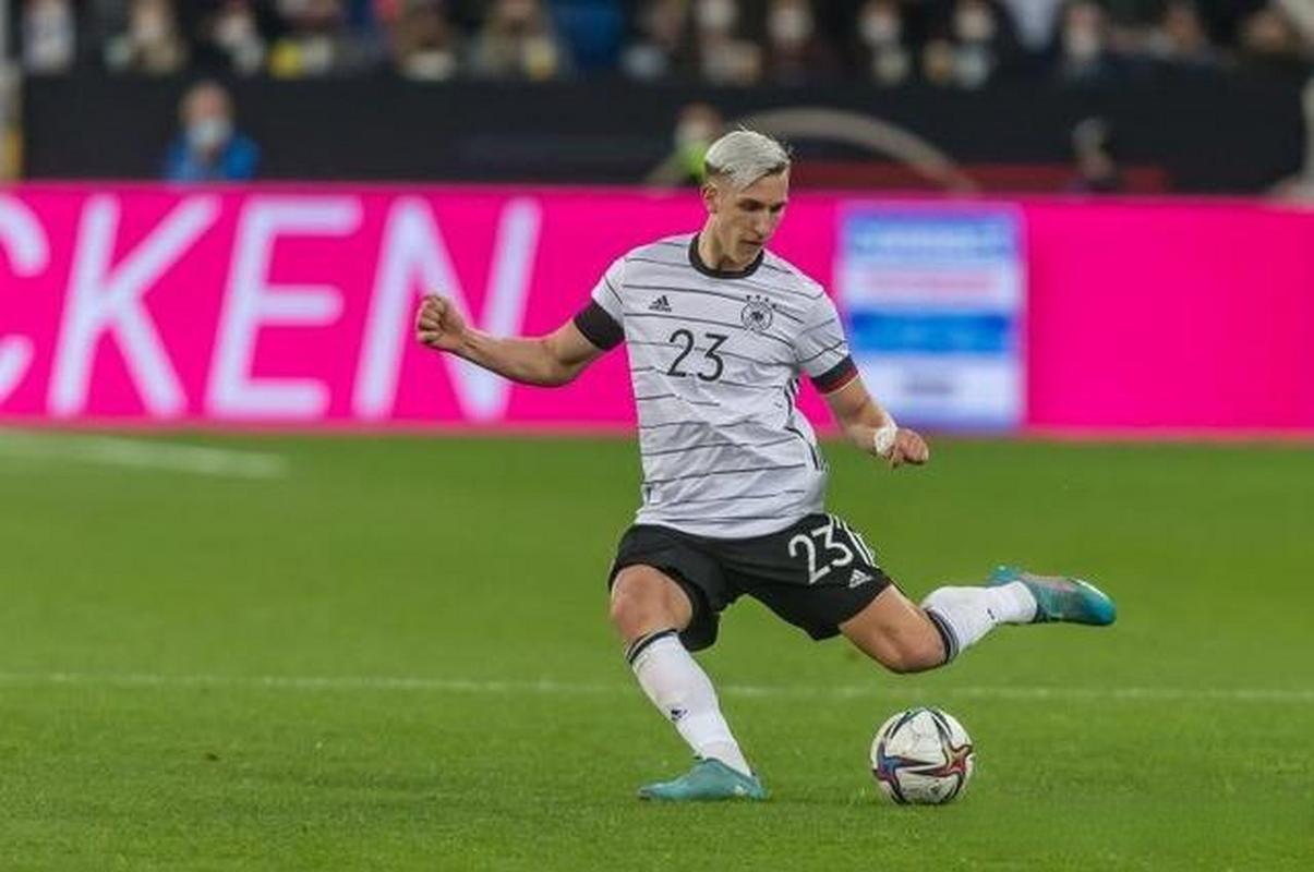 施洛特贝克：德国杯出局让我很痛苦；今天我们没给霍村机会插图