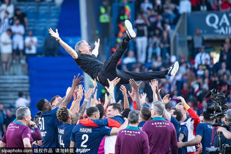 队报：恩里克轮换门将，舍瓦利埃能否去世界杯取决于他自己