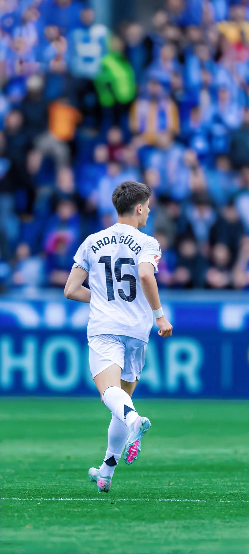 队报：姆巴佩感到在皇马孤立无援，出面担责并得到高层赞扬