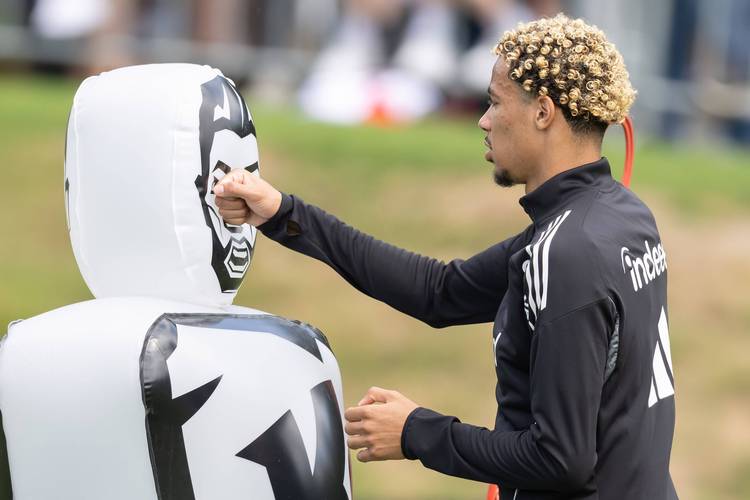 talkSPORT主持人：埃基蒂克很像伊萨克；他拒绝了纽卡两次