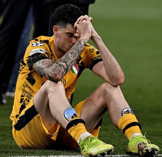 巴斯托尼本场出战41分钟被罚下，2次对抗全负，2次解围